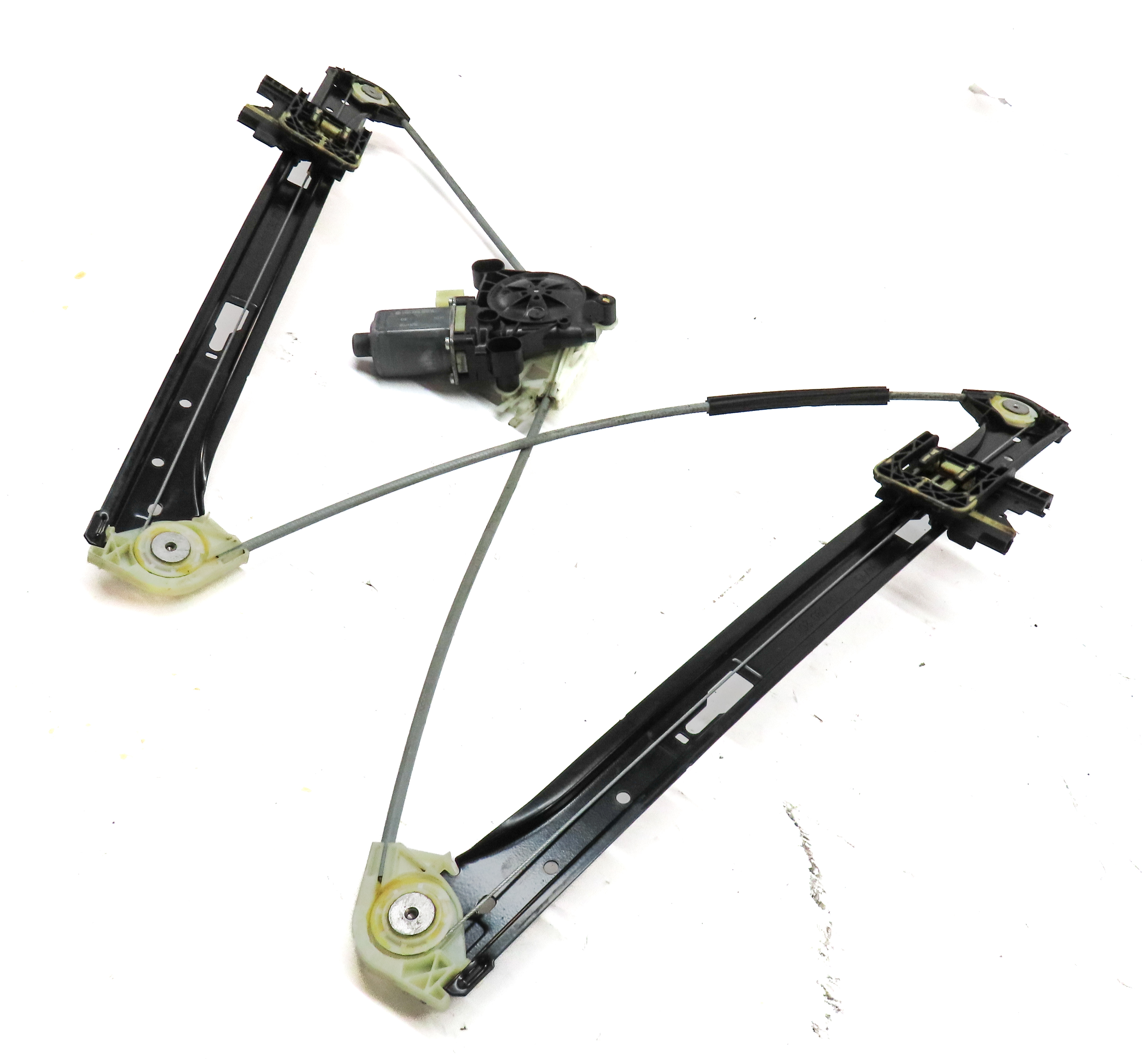 15-19 PORSCHE MACAN (95B) FRONT RIGHT PASSENGER DOOR WINDOW REGULATOR w/ MOTOR — exact item pictured